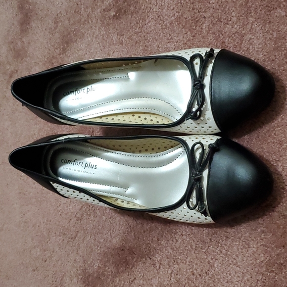 Comfort plus white and black heal size 9